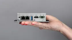 ResizedImage325209-Uno-Gateway-In-hand-size