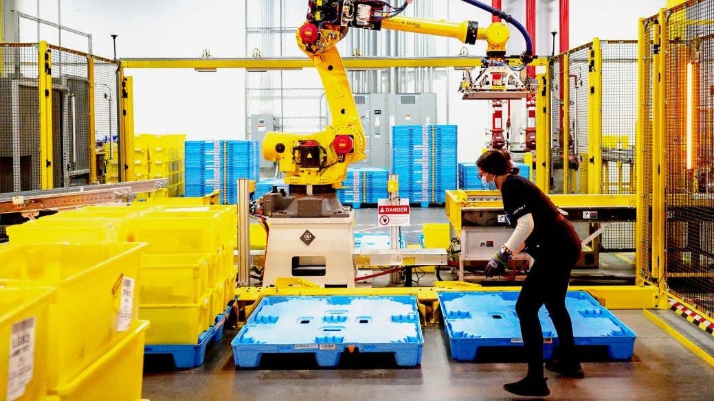 65fb0ddd19da38001d998280 Gettyrobot Plus Worker